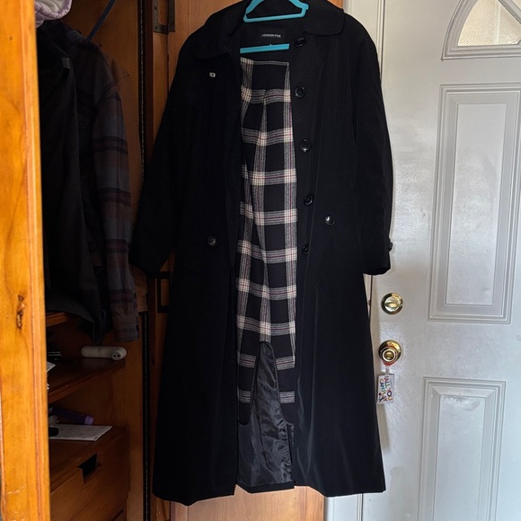 London Fog Jackets & Blazers - Vintage London Fog Black Coat with removable Plaid lining size 8